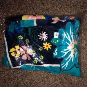 NIP Vera Bradley Beach Towel in Firefly Garden